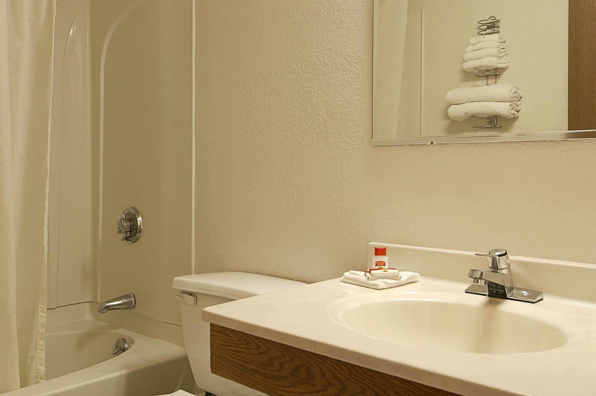 ซูเปอร์ 8 บาย วินด์แฮม แมนเชสเตอร์ แอร์พอร์ต Hotel ห้อง รูปภาพ